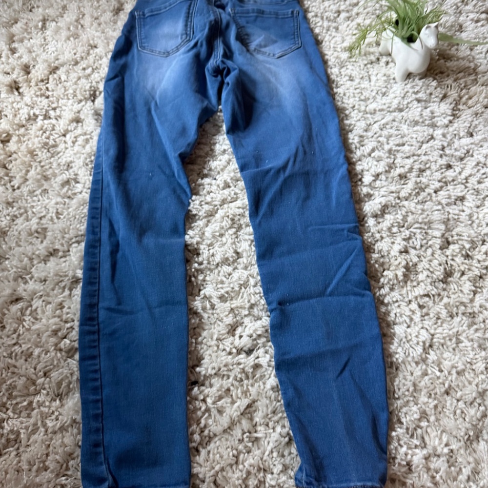 Stylish Levi's Women's three button, super comfy fitted High Rise Blue Jeans ris - Picture 6 of 7
